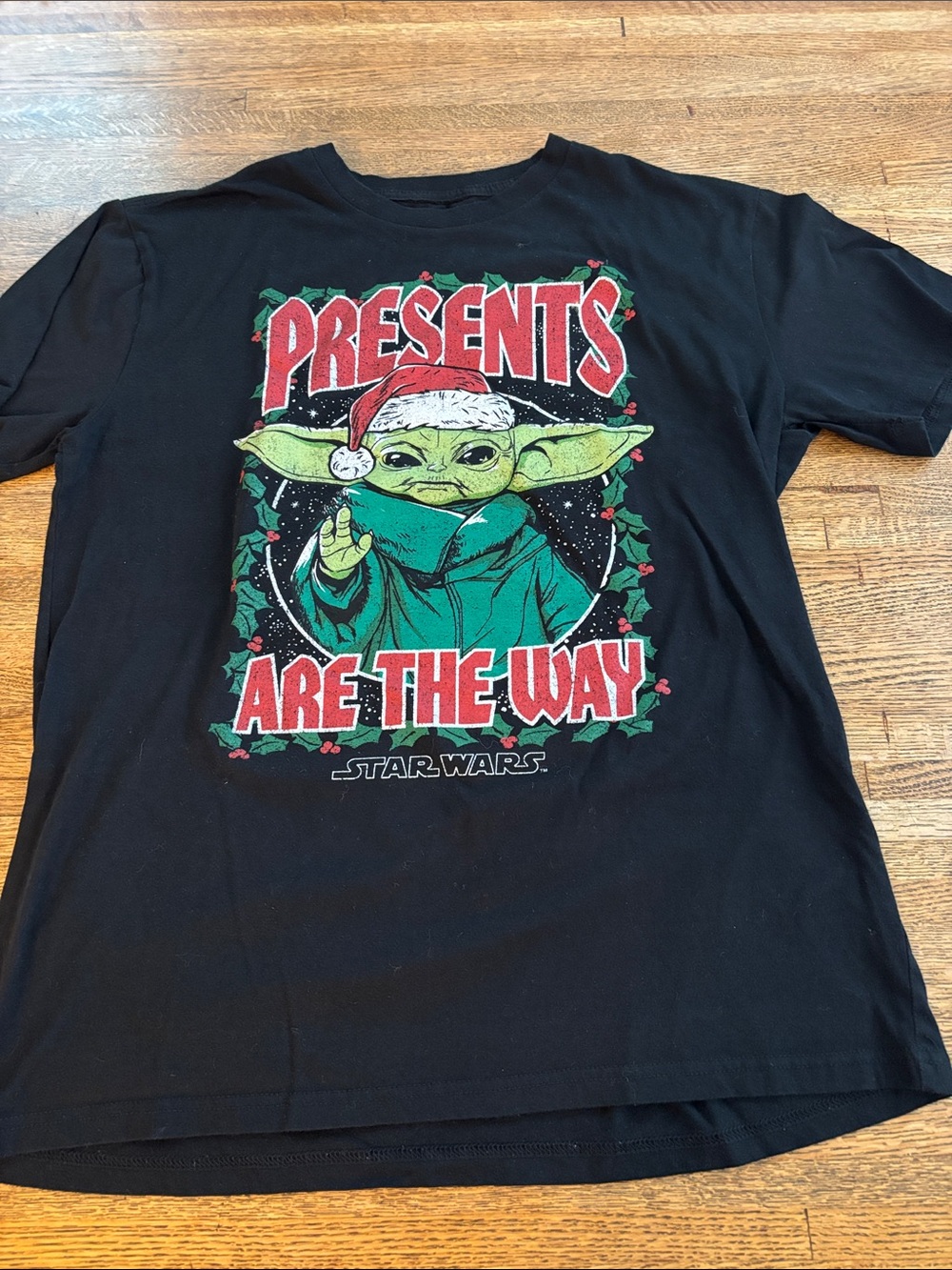 Unisex MAD Engine Black Star Wars Holiday Tee  w/ Green Baby Yoda  Sz M